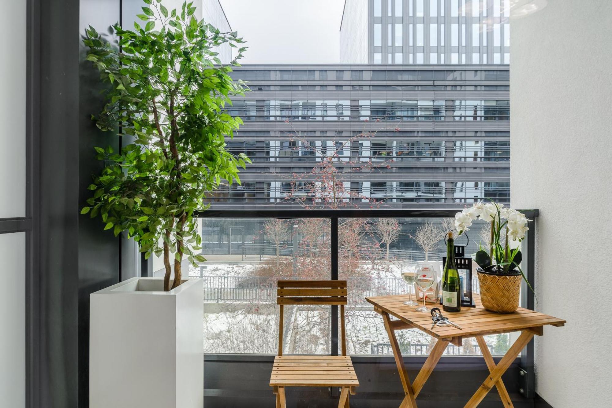 Lumina Apartment With Parking Near Muzeum Powstania Warsaw Exterior photo
